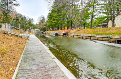 New Lisbon House | Canal-Front Cabin: Dock & Fire Pit in New Lisbon