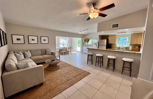 Venetian Shores House | Canal front home in Venetian Shores. Perfect for families. A boater's paradise!