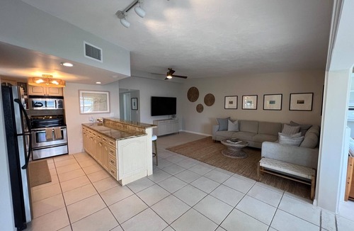 Venetian Shores House | Canal front home in Venetian Shores. Perfect for families. A boater's paradise!