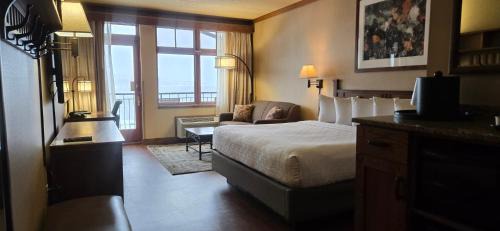 Downtown - Waterfront Hotel | Canal Park Lodge
