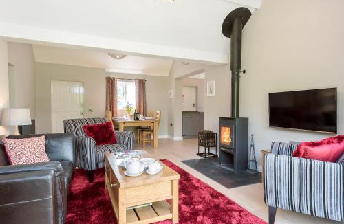 Ellesmere House | Canal View