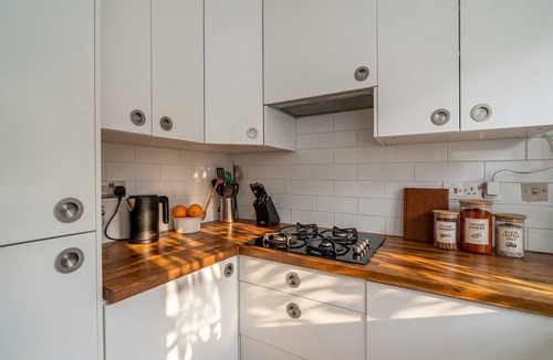 St. Pancras and Somers Town House | Canal View House | 2BR with Garden & Parking