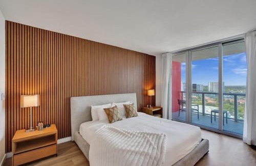 Hallandale Beach Hotel | Canal View Studio - Resort Perks Beach 8 Min 1904