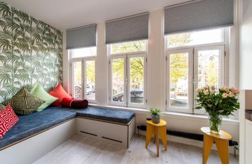 Grachtengordel-West House | Canal-View Studio in Jordaan, Smart TV