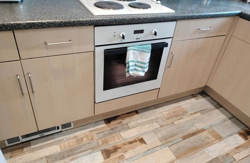 Hemel Hempstead Apartment | Canalside Chic – Your London Escape Starts Here! WIFI and Airport Transfers