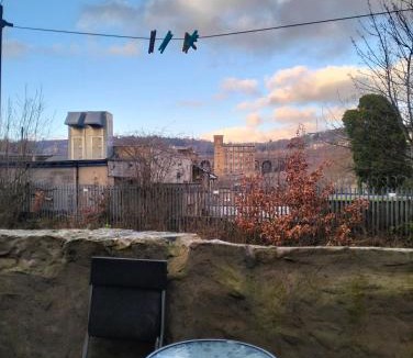 Huddersfield Apartment | Canalside View House - Modern 11 Bed Retreat in the Yorkshire Dales