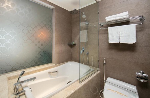 Hai Ba Trung Hotel | Canary Hotel