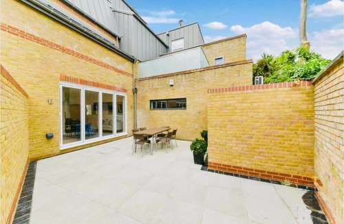 Limehouse House | Canary Wharf House with Panoramic Rooftop
