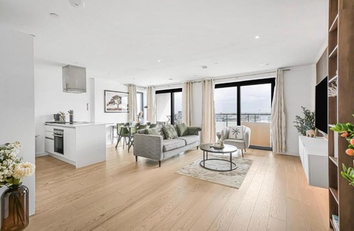 Canary Wharf Apartment | Canary Wharf Luxury 3BR Skyline Residence