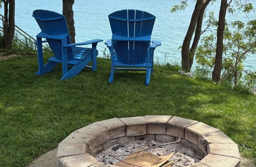 Dunnville Cottage | Cancellation August dates available 3 BR Beachfront Lake Erie 1 HR from Niagara