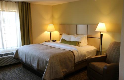 Bloomington Hotel | Candlewood Suites Bloomington by IHG