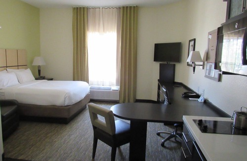 Cotulla Hotel | Candlewood Suites Cotulla by IHG