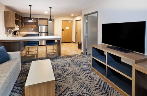 Dothan Hotel | Candlewood Suites Dothan by IHG