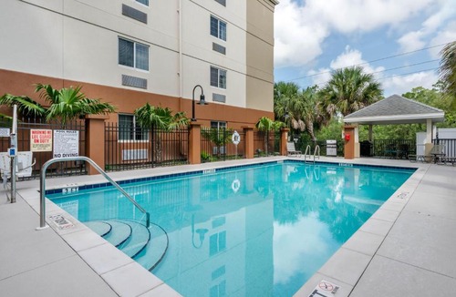 Biggar Hotel | Candlewood Suites Fort Myers/Sanibel Gateway by IHG