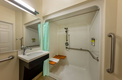 Springfield Hotel | Candlewood Suites Springfield-Medical District