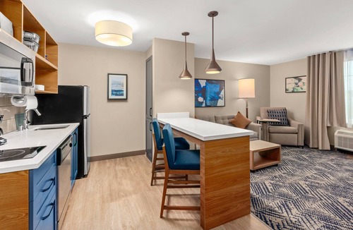 Sumner Hotel | Candlewood Suites Sumner by IHG