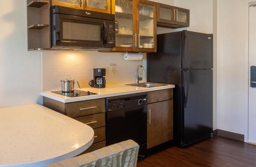 West Springfield Hotel | Candlewood Suites-West Springfield by IHG