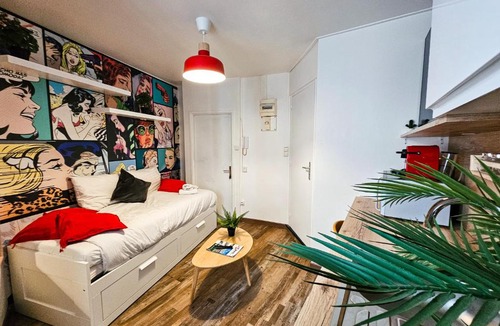 Centre Ville Apartment | Candy - People's Square - Netflix