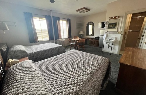 Downtown Dubuque Hotel | Canfield Hotel