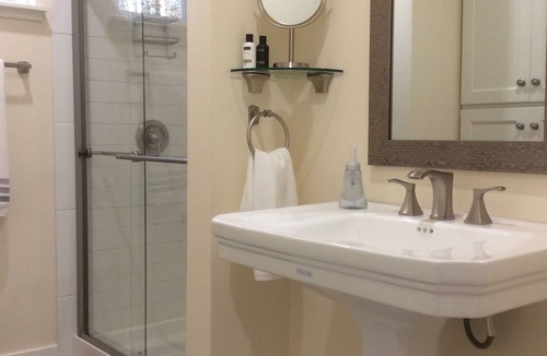 Langley House | CANFIELD ORCHARD APPLE SUITE
