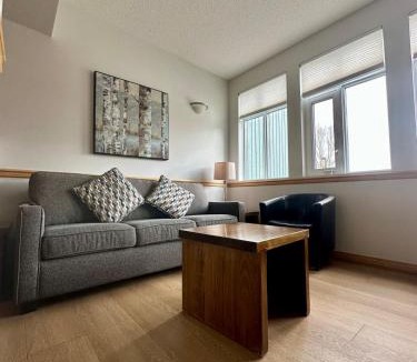 Canmore Apartment | Canmore Mountain View Escape