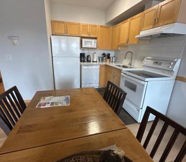 Canmore Apartment | Canmore Mountain View Escape