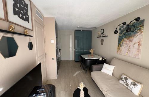 La Bocca Apartment | Cannes Pool & Beach