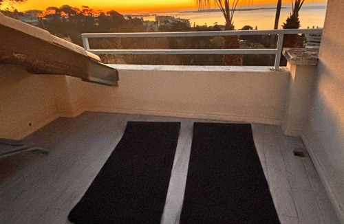 La Croix des Gardes Apartment | Cannes SeaView: Infinity Pool, Tennis, 2 Terraces, Bathtub & 10m to Palais + AC