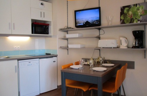 Cannes Old Town Apartment | CANNES SUQUET FILM FESTIVALS PALAIS, CROISETTE , BEACHES AT 50M + TERRACE & POOL