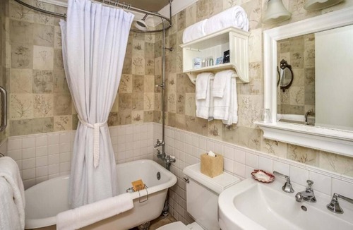 Downtown Cannon Beach Hotel | Cannon Beach Hotel - Exclusive Suite Room at Cannon Beach Hotel Collection!