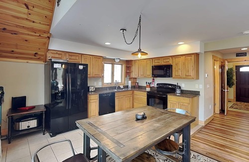 McHenry Cottage | Canopy Escape by Taylor Made Deep Creek