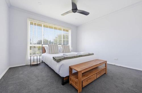 Dubbo House | Canterbury House - Firepit Retreat Near Mall