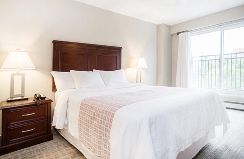 North Central Edmonton Hotel | Canterra Suites Hotel