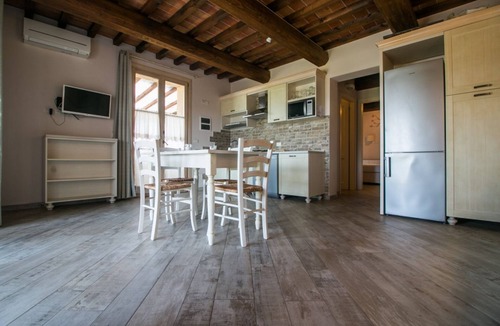 Cecina Apartment | Cantine, two-bedroom terraced house PLUS