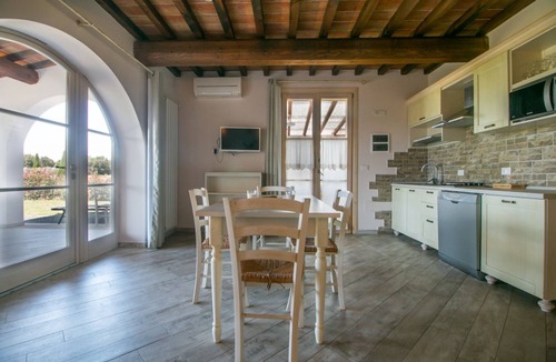 Cecina Apartment | Cantine, two-bedroom terraced house PLUS
