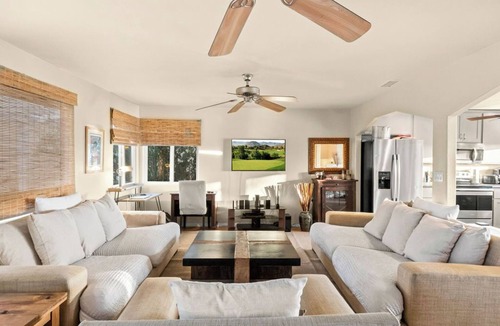 Canyon Lake Villa | Canyon Lake Getaway Mid-Term Rental | 5-BR House Canyon Lake, Riverside | Pool Spa Golf