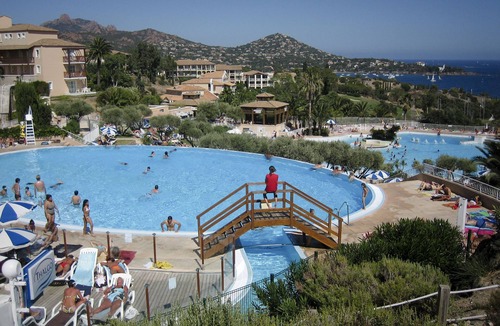 Le Dramont Apartment | CAP ESTEREL, 2 rooms RDJ 4/5. Large terrace and private garden