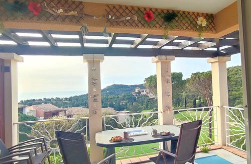 Cap Esterel Apartment | Cap Esterel-Au Petit Paradis-Clim-Ménage inclus-Vue Mer-Esterel-Terrasse 16 m2
