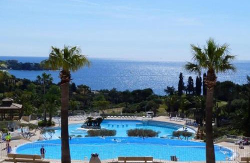 Agay Apartment | Cap Esterel Studio climatisé vue mer partielle