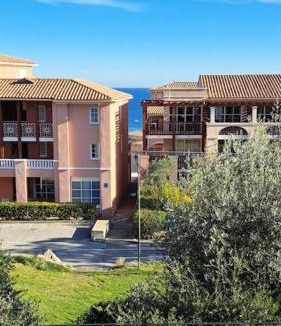 Agay Apartment | Cap Esterel Studio climatisé vue mer partielle