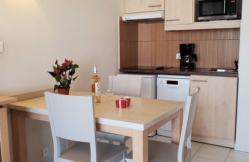 Frejus Port Apartment | Cap Hermès Studio Magnificent Port View 30m2 air-conditioned 3 people swimming pool beaches parking