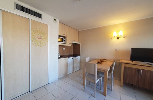 Frejus Port Apartment | Cap Hermès Studio Port View 31m2 air-conditioned WIFI 3 people swimming pool beaches parking