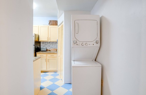 Trinidad Apartment | Cap Hill Rowhouse: 2 Bedrooms, Walk to Sights, Parking