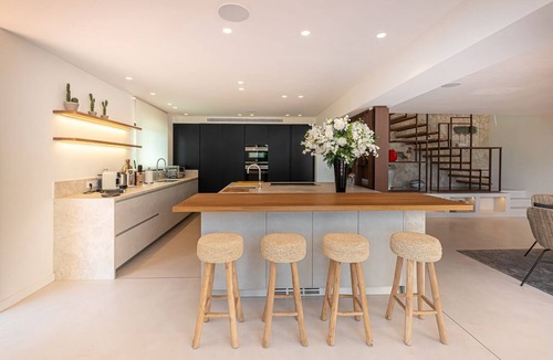 Puig Manya Villa | Cap Martinet - Six Bedroom Villa, Sleeps 12