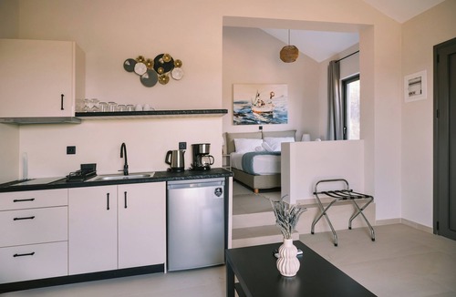 Katsarou House | Cape Blue Suites