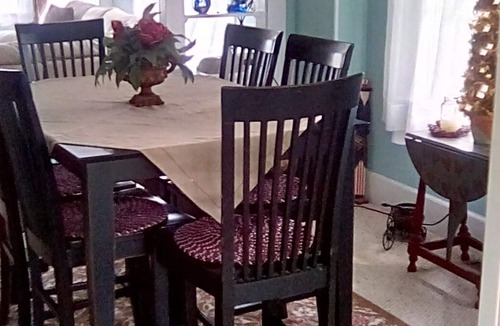 Hyannis House | Cape Cod Bungalow walking distance to Main St., also close to hospital and beach