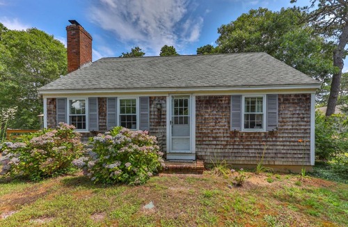 East Harwich House | Cape Cod Cottage Near Beaches & Bike Trail