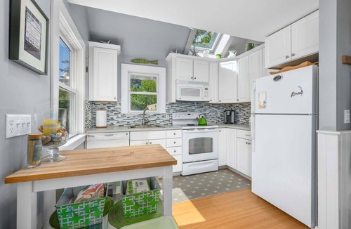 Chatham Cottage | Cape Cod Cottage near Beaches & Downtown