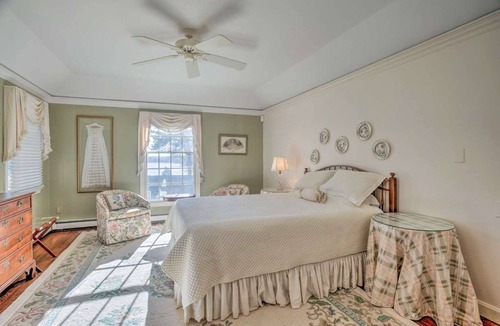 East Orleans Cottage | Cape Cod Cottage on Private Family Estate minutes from the Beach,