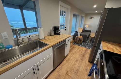 Waldport Cottage | Cape Cod Cottages #6 - Oceanfront Serenity